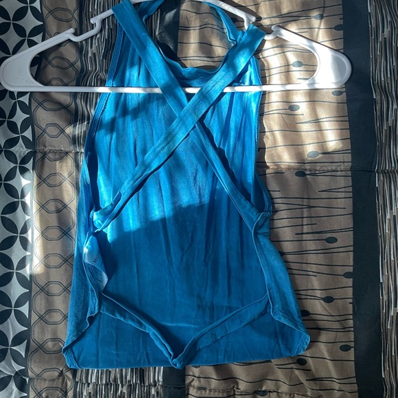 Cropped top with back out - Picture 2 of 2